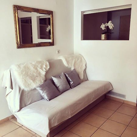 Lily Apartment Копер Екстериор снимка