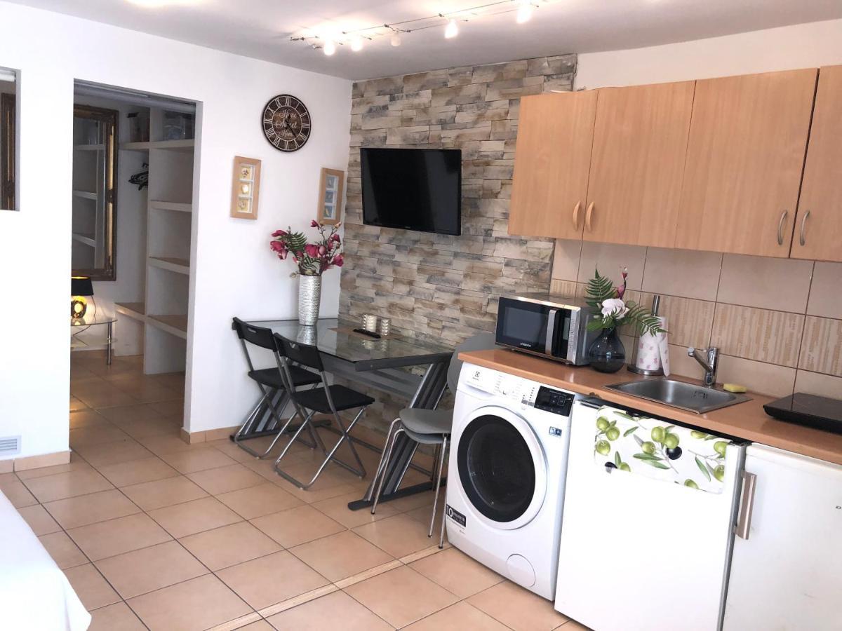 Lily Apartment Копер Екстериор снимка