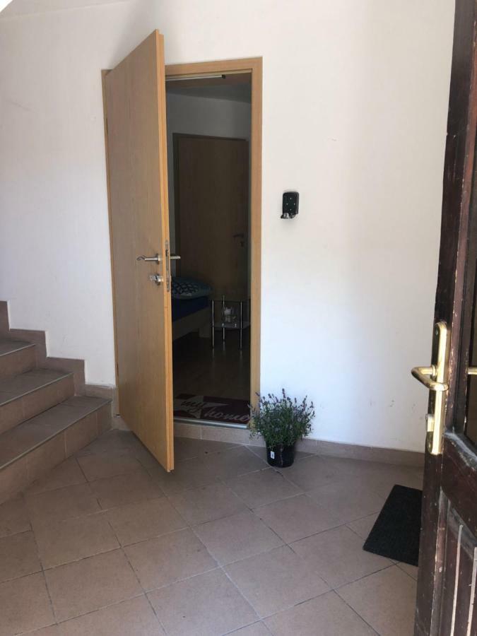 Lily Apartment Копер Екстериор снимка